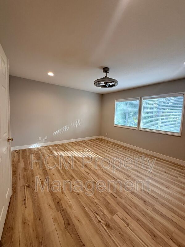 Beautiful 4 Bedroom, 2.5 Bathroom Home in West Irvine Pointe Community property image