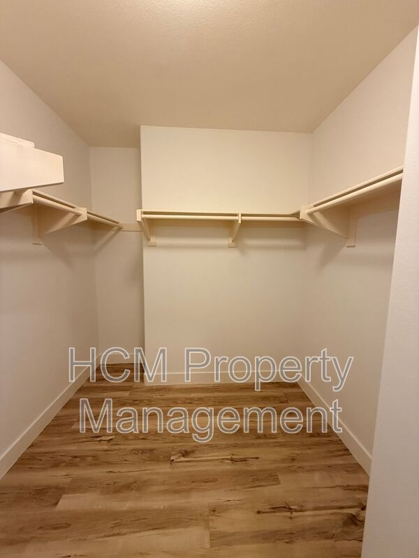 Beautiful 4 Bedroom, 2.5 Bathroom Home in West Irvine Pointe Community property image