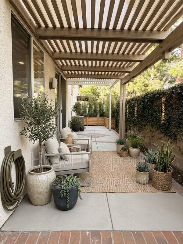 Beautiful 4 Bedroom, 2.5 Bathroom Home in West Irvine Pointe Community property image