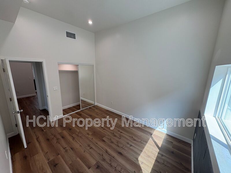 3 Bedroom- 2 Bathroom Townhome. Renovated! property image