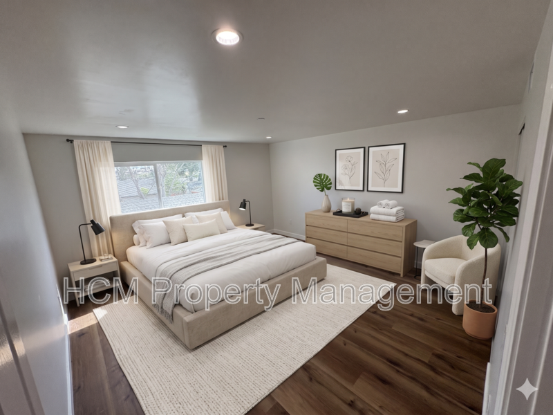 3 Bedroom- 2 Bathroom Townhome. Renovated! property image