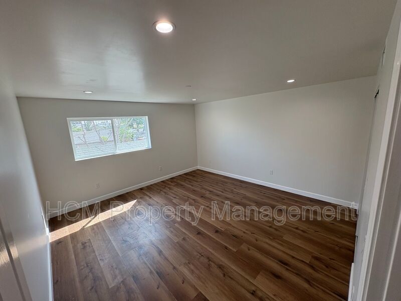 3 Bedroom- 2 Bathroom Townhome. Renovated! property image