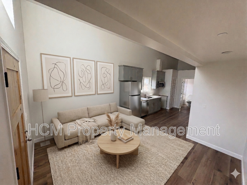 3 Bedroom- 2 Bathroom Townhome. Renovated! property image