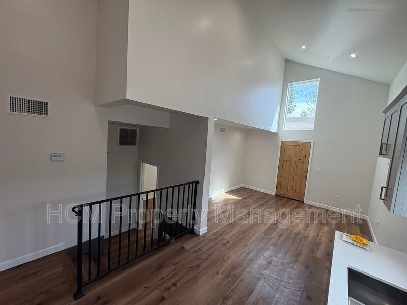 3 Bedroom- 2 Bathroom Townhome. Renovated! property image