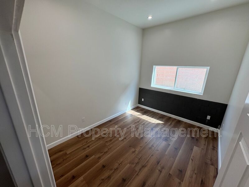 3 Bedroom- 2 Bathroom Townhome. Renovated! property image