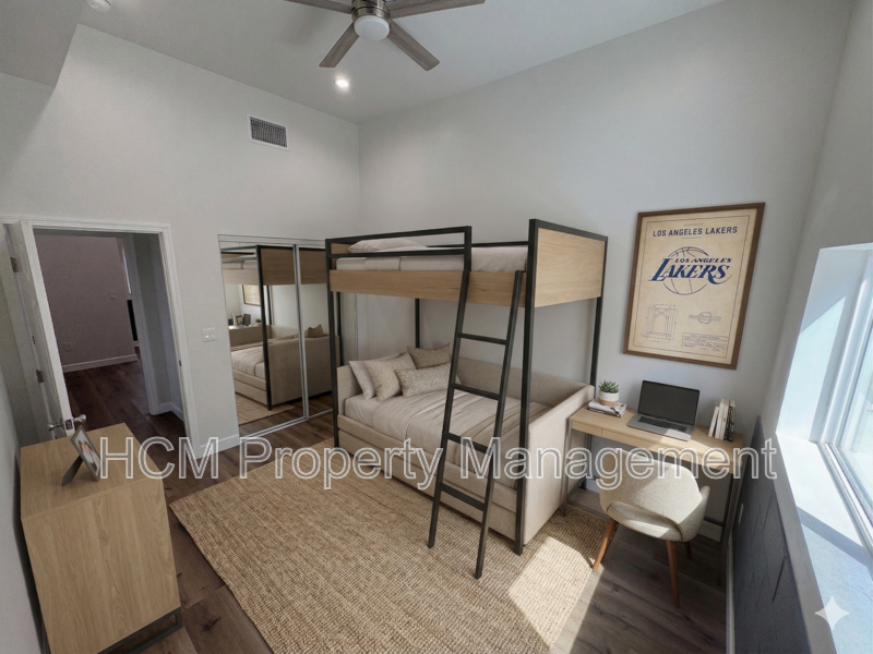 3 Bedroom- 2 Bathroom Townhome. Renovated! property image