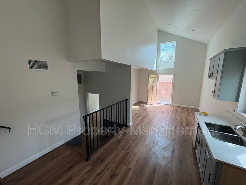 3 Bedroom- 2 Bathroom Townhome. Renovated! property image