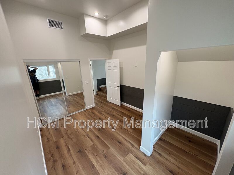 3 Bedroom- 2 Bathroom Townhome. Renovated! property image