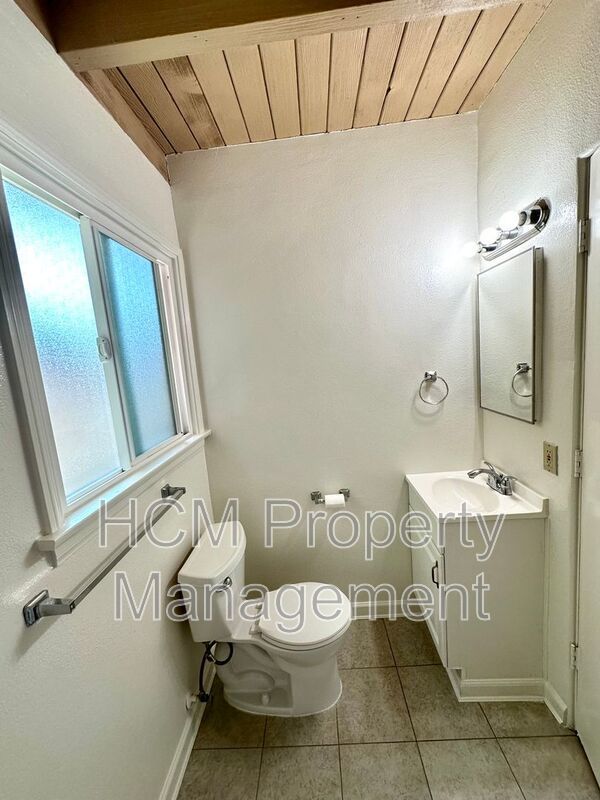 Charming 1 bedroom, Walking distance to Trestles beach in San Clemente! property image