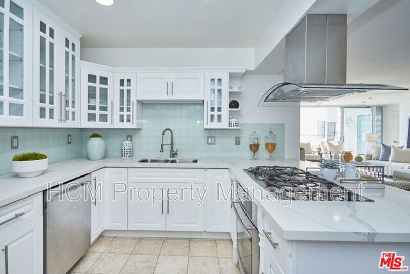 COMING SOON! MODERN AND HUGE 2BED + 2BATH, 7 BLOCKS TO THE COAST! property image