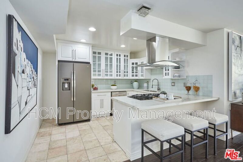 COMING SOON! MODERN AND HUGE 2BED + 2BATH, 7 BLOCKS TO THE COAST! property image