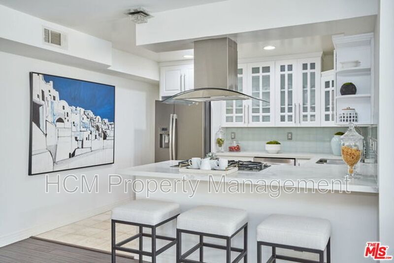 COMING SOON! MODERN AND HUGE 2BED + 2BATH, 7 BLOCKS TO THE COAST! property image