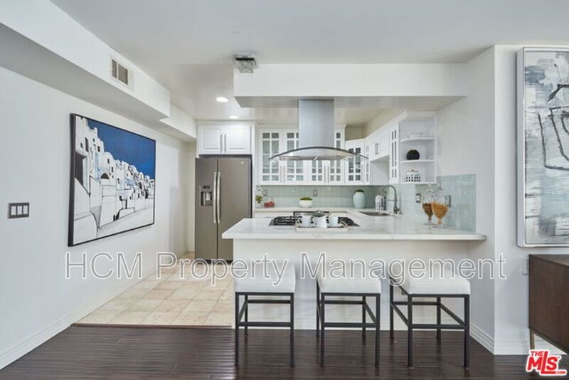 COMING SOON! MODERN AND HUGE 2BED + 2BATH, 7 BLOCKS TO THE COAST! property image