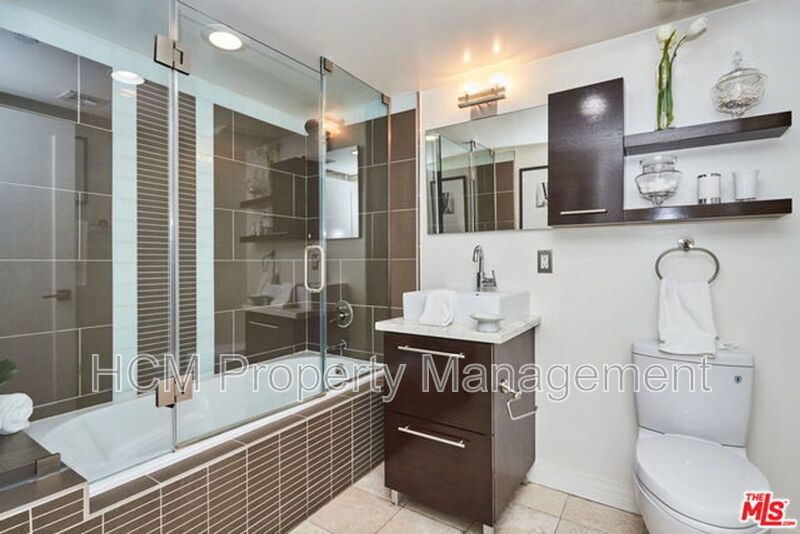 COMING SOON! MODERN AND HUGE 2BED + 2BATH, 7 BLOCKS TO THE COAST! property image