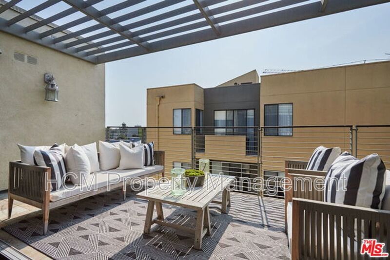 COMING SOON! MODERN AND HUGE 2BED + 2BATH, 7 BLOCKS TO THE COAST! property image