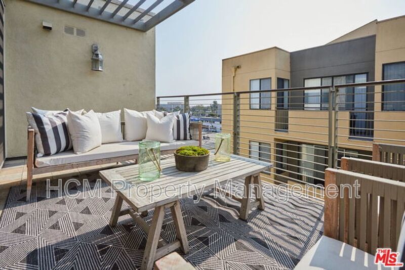 COMING SOON! MODERN AND HUGE 2BED + 2BATH, 7 BLOCKS TO THE COAST! property image