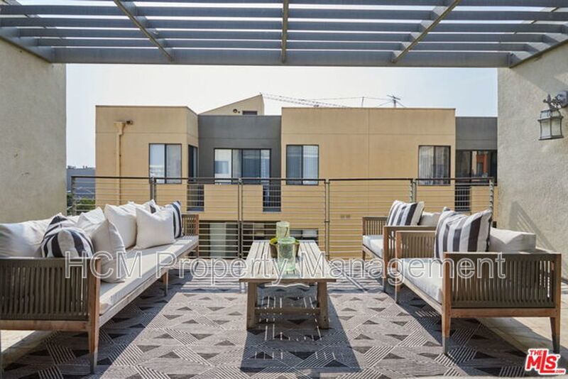 COMING SOON! MODERN AND HUGE 2BED + 2BATH, 7 BLOCKS TO THE COAST! property image