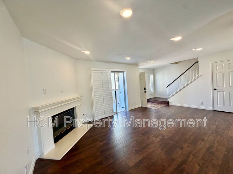 Charming 2 bedroom, 2.5 bathroom condo within walking distance to Downtown Brea property image