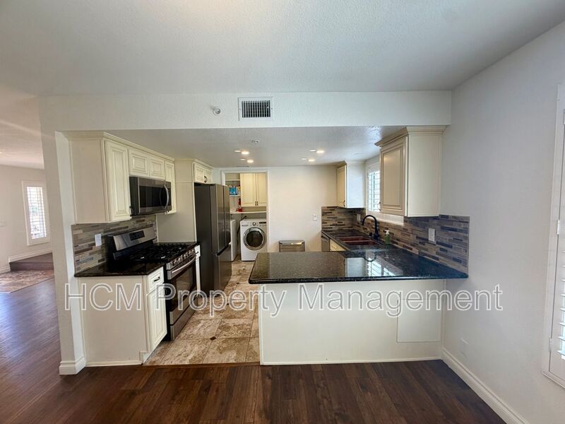 Charming 2 bedroom, 2.5 bathroom condo within walking distance to Downtown Brea property image