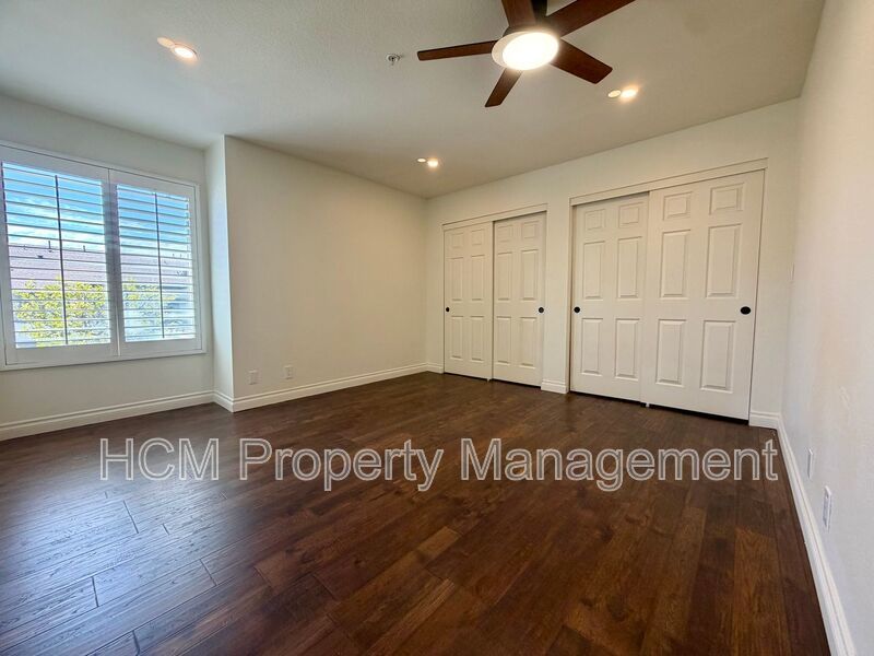 Charming 2 bedroom, 2.5 bathroom condo within walking distance to Downtown Brea property image