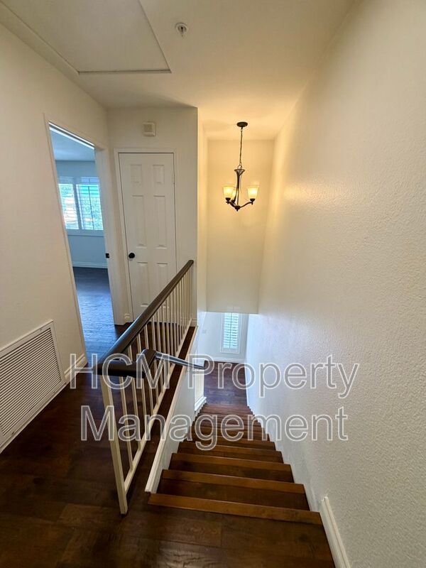 Charming 2 bedroom, 2.5 bathroom condo within walking distance to Downtown Brea property image