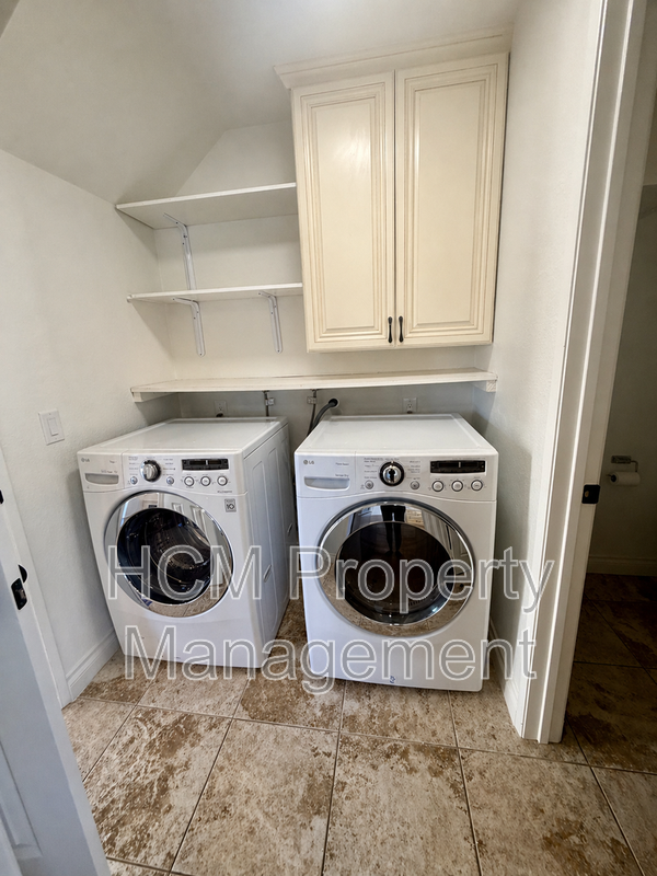 Charming 2 bedroom, 2.5 bathroom condo within walking distance to Downtown Brea property image