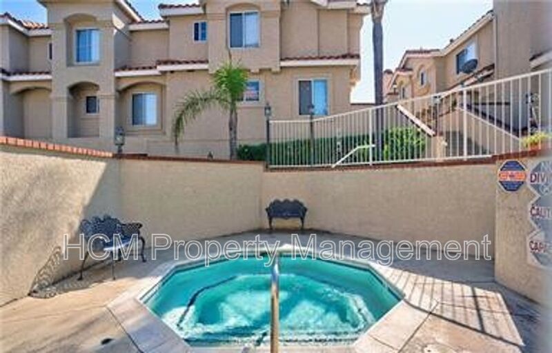 Charming 2 bedroom, 2.5 bathroom condo within walking distance to Downtown Brea property image