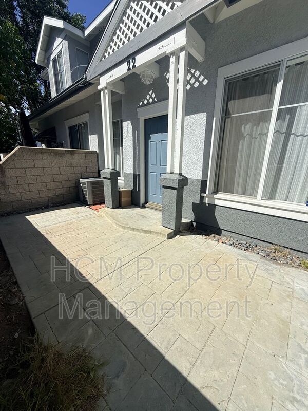 22 Carlsbad Ln Stylish Aliso Viejo Townhome property image