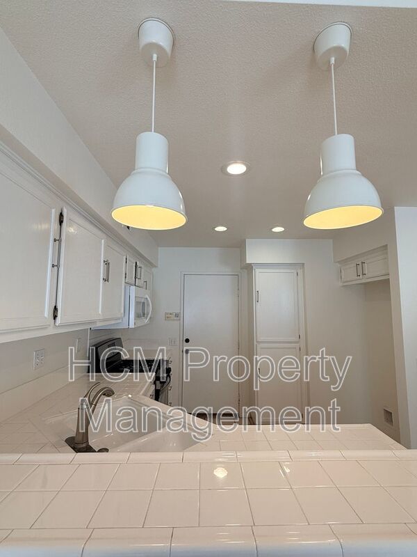 22 Carlsbad Ln Stylish Aliso Viejo Townhome property image