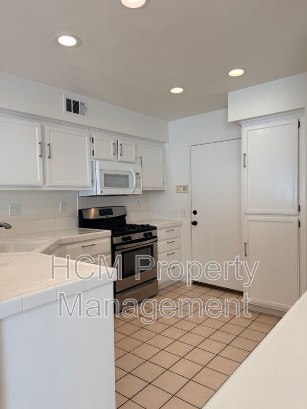 22 Carlsbad Ln Stylish Aliso Viejo Townhome property image