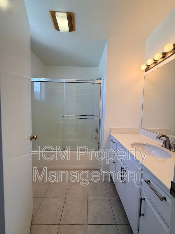 22 Carlsbad Ln Stylish Aliso Viejo Townhome property image