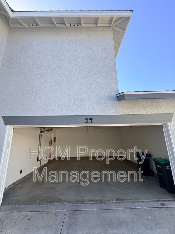 22 Carlsbad Ln Stylish Aliso Viejo Townhome property image