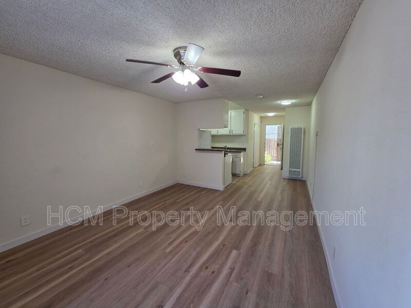 Updated Studio Apartment in Prime Location! property image