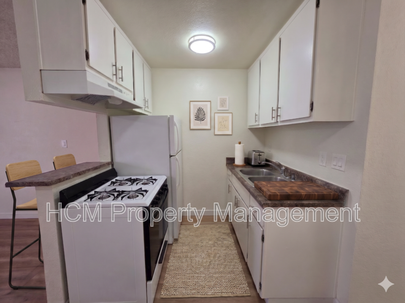 Updated Studio Apartment in Prime Location! property image