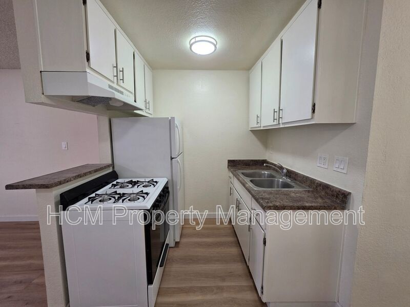Updated Studio Apartment in Prime Location! property image