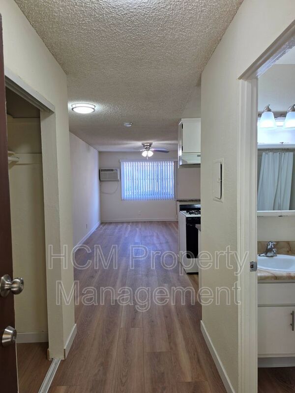 Updated Studio Apartment in Prime Location! property image