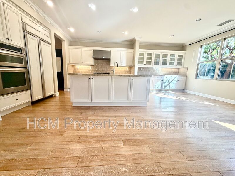 Spacious Beautiful 4 bedroom 3 bath Former Model Home in Desirable Woodbury Irvine Community! property image