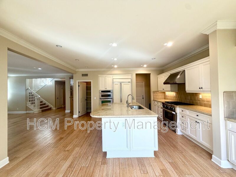 Spacious Beautiful 4 bedroom 3 bath Former Model Home in Desirable Woodbury Irvine Community! property image