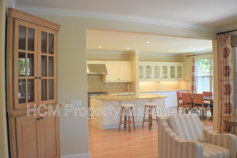 Spacious Beautiful 4 bedroom 3 bath Former Model Home in Desirable Woodbury Irvine Community! property image