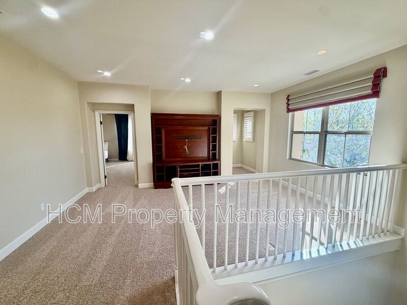 Spacious Beautiful 4 bedroom 3 bath Former Model Home in Desirable Woodbury Irvine Community! property image