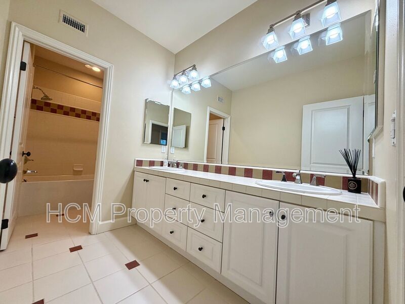 Spacious Beautiful 4 bedroom 3 bath Former Model Home in Desirable Woodbury Irvine Community! property image