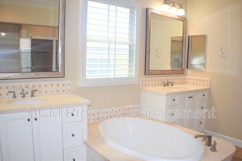 Spacious Beautiful 4 bedroom 3 bath Former Model Home in Desirable Woodbury Irvine Community! property image