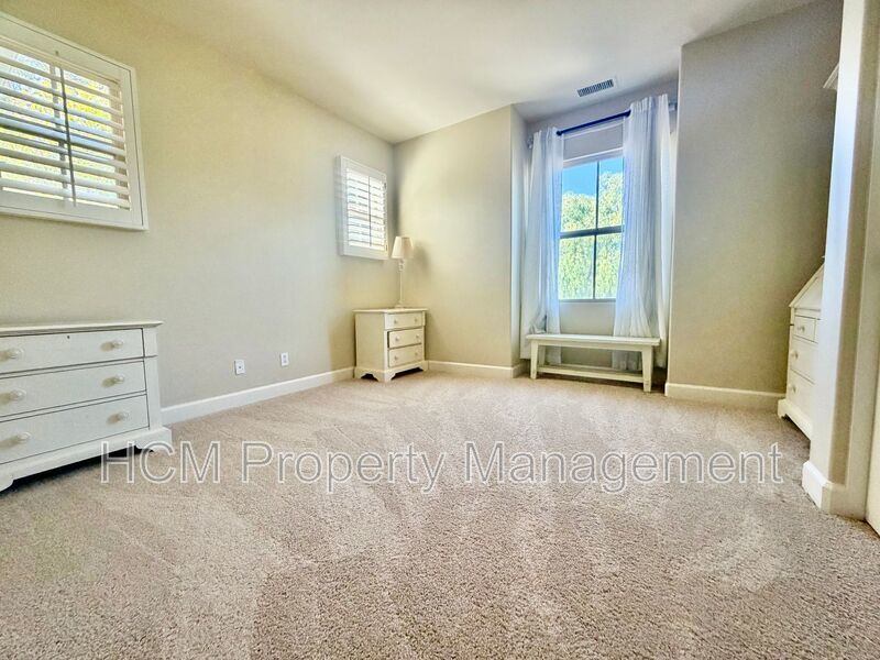 Spacious Beautiful 4 bedroom 3 bath Former Model Home in Desirable Woodbury Irvine Community! property image