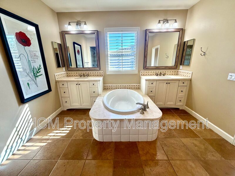 Spacious Beautiful 4 bedroom 3 bath Former Model Home in Desirable Woodbury Irvine Community! property image