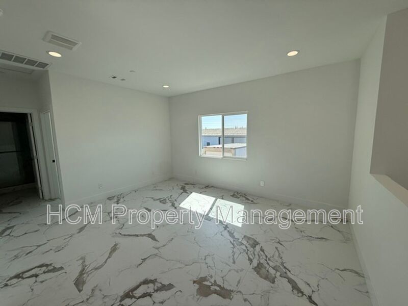 Beautiful 2 Bedroom, 2 Bath Unit in Westminster property image