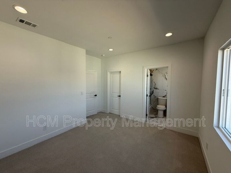Beautiful 2 Bedroom, 2 Bath Unit in Westminster property image