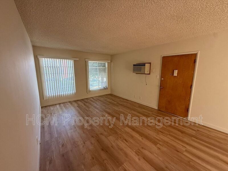 1133 Spazier Ave presents a large corner 1-bedroom, 1-bath apt in Glendale property image