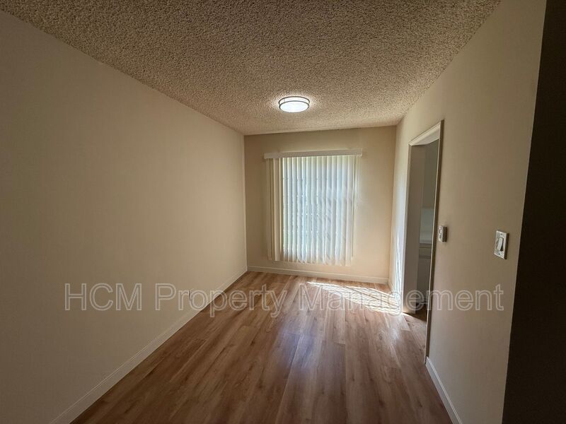 1133 Spazier Ave presents a large corner 1-bedroom, 1-bath apt in Glendale property image