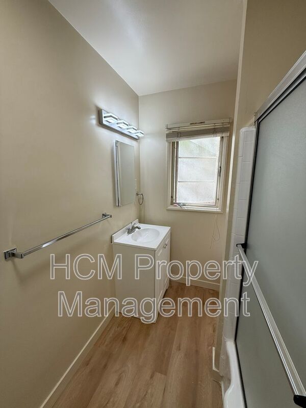 1133 Spazier Ave presents a large corner 1-bedroom, 1-bath apt in Glendale property image