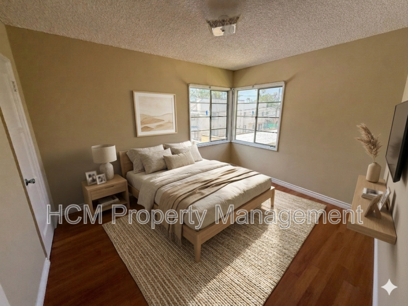 1133 Spazier Ave presents a bright upper corner 2-bedroom, 1-bath apt in Glendale property image